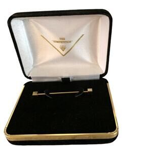 Vintage collar stick‎ pin bar. Gold tone. Very cool. New without tags